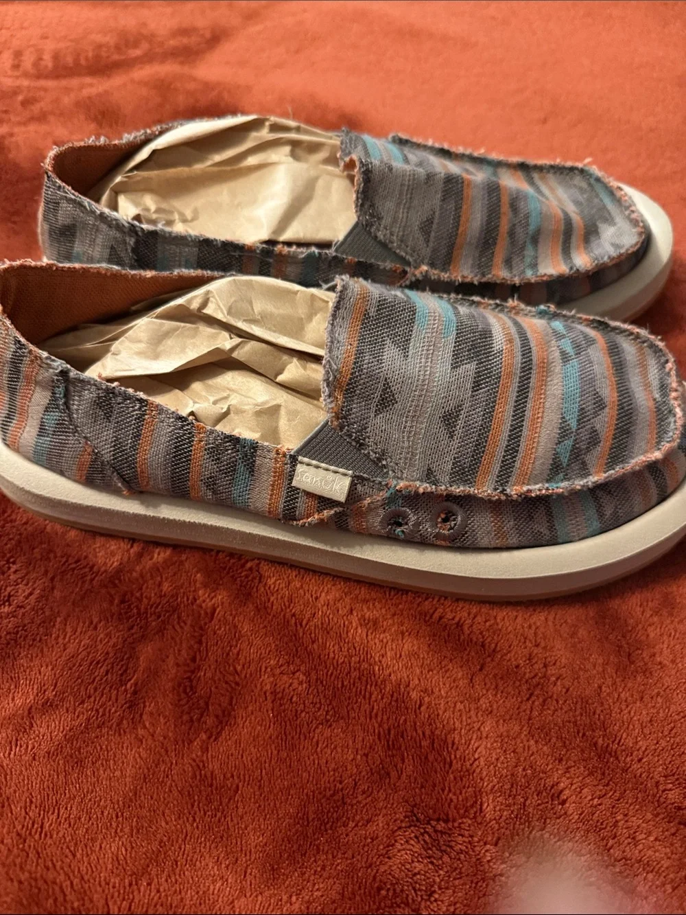 Sanuk de Mujer  Striped Slip-On Canvas Shoes in Gray & Teal